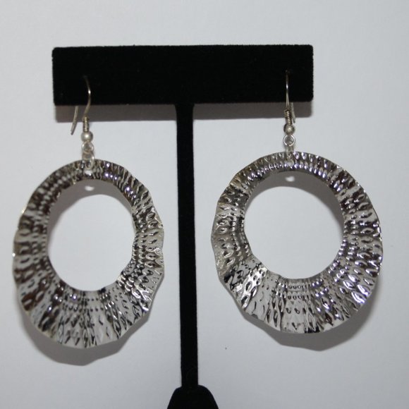 Vintagejelyfish Jewelry - 🌟🔗 Silver Dangle Earrings · Sculpted Shine · NWOT · 2" Wide